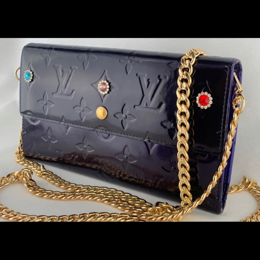 LOUIS VUITTON Vernis Wallet on Chain